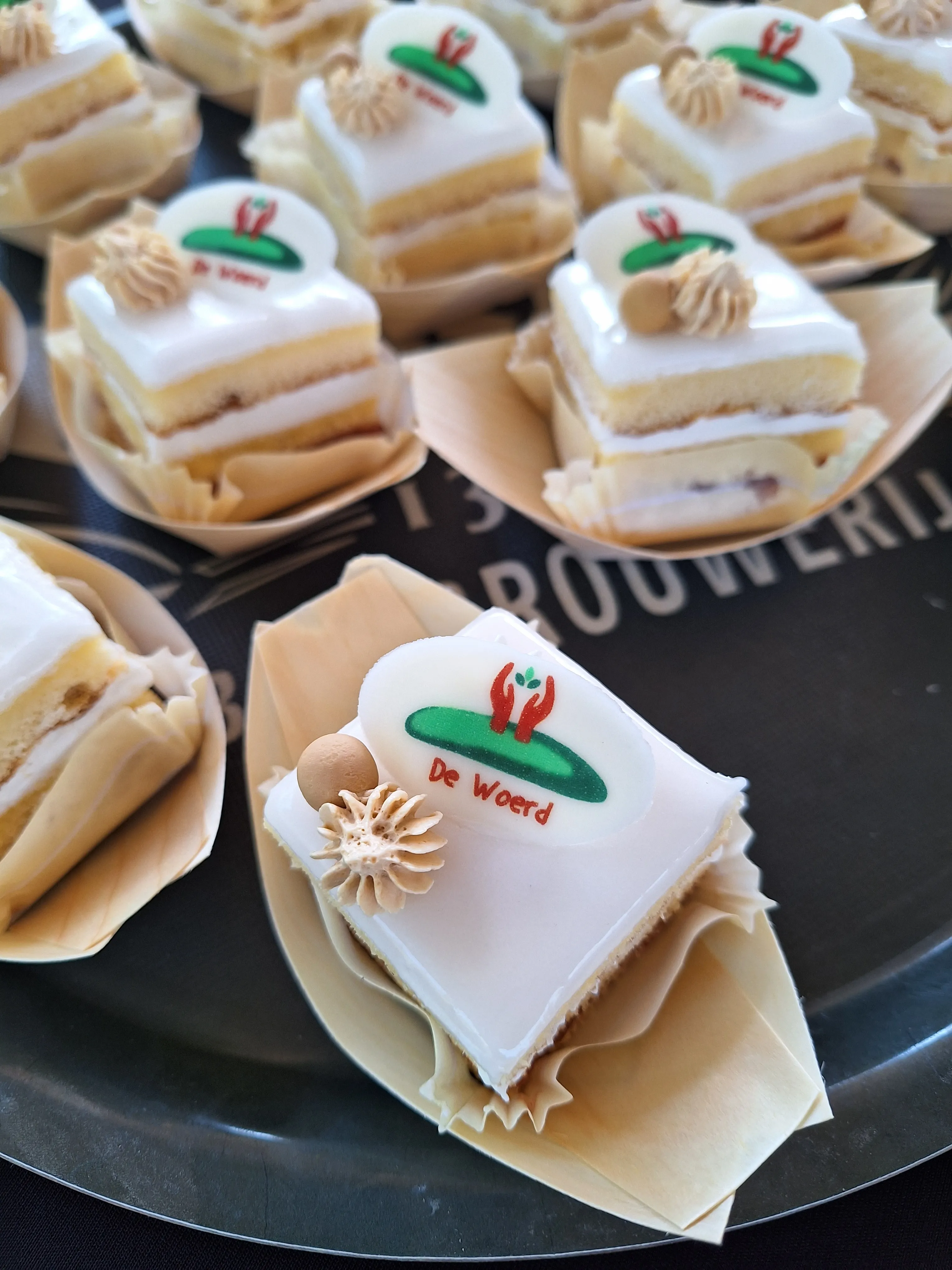 Petit fours